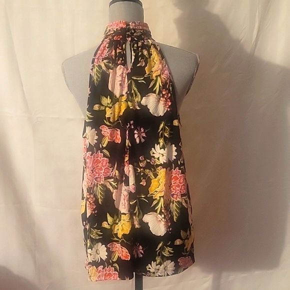LOVE X DESIGN Black Floral Button Neck Halter, Size: XL - Picture 5 of 11